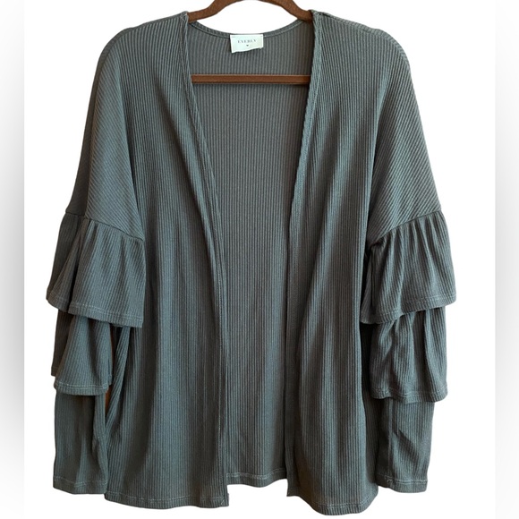Everly Lightweight Charcoal Grey Open Cardigan with Ruffled Sleeves Size Medium - Picture 3 of 8